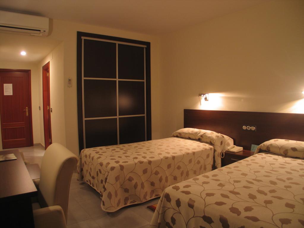 Hotel San Cristobal Coria Rum bild
