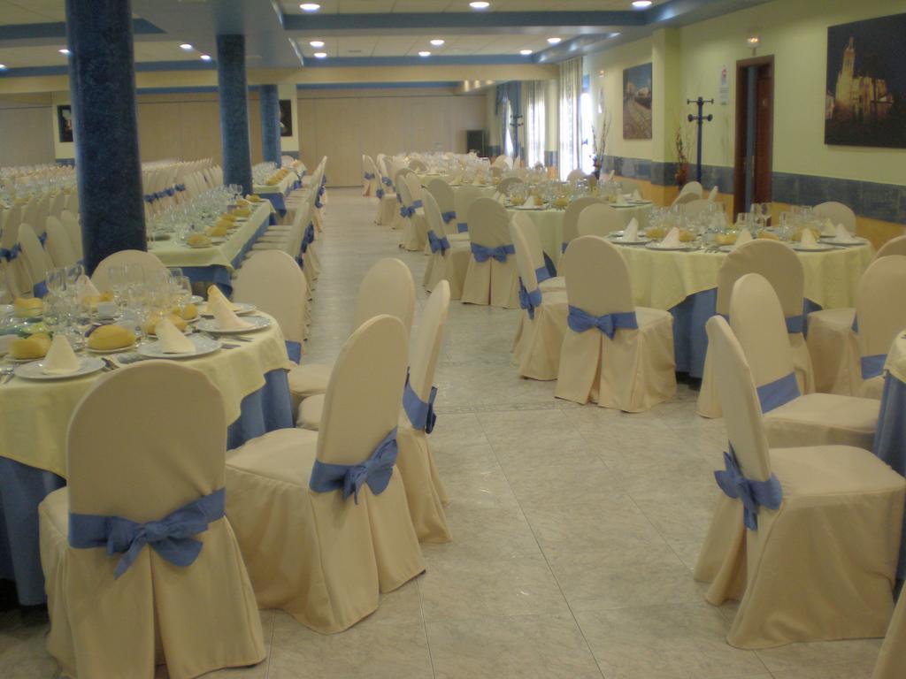 Hotel San Cristobal Coria Exteriör bild