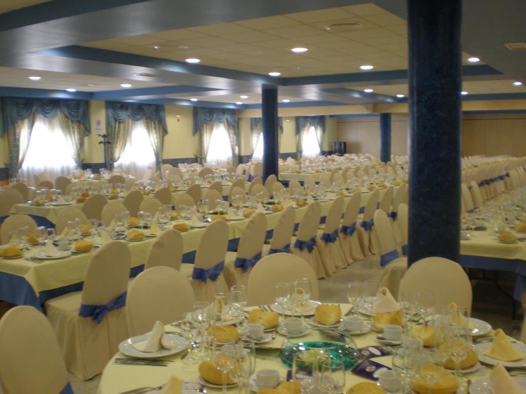 Hotel San Cristobal Coria Exteriör bild