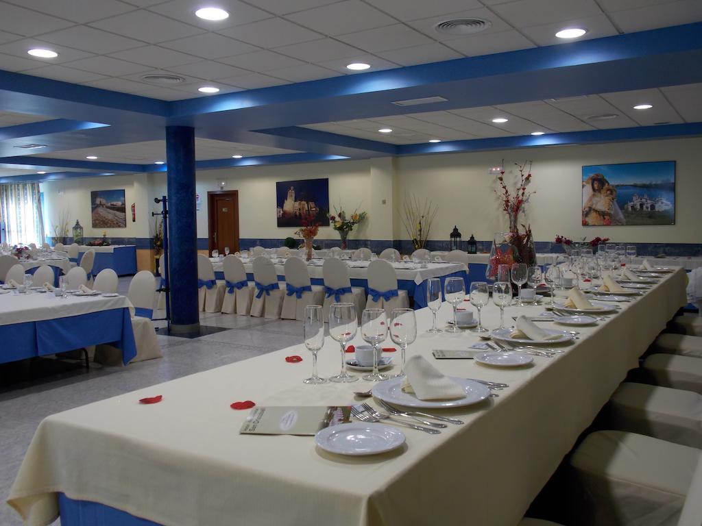 Hotel San Cristobal Coria Exteriör bild