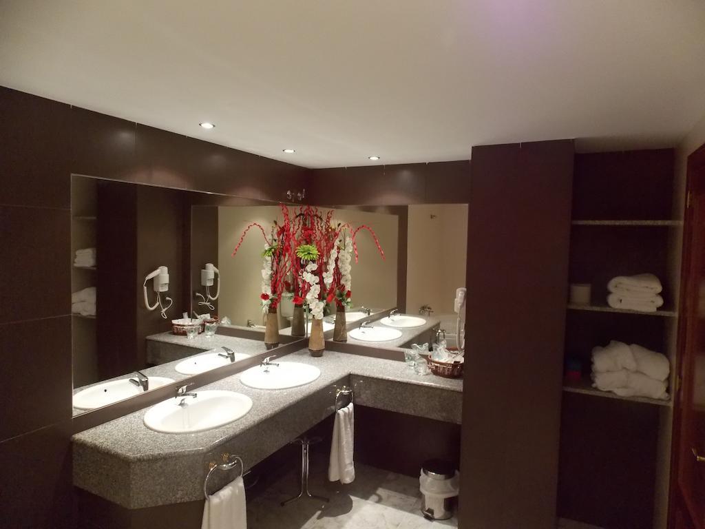 Hotel San Cristobal Coria Rum bild