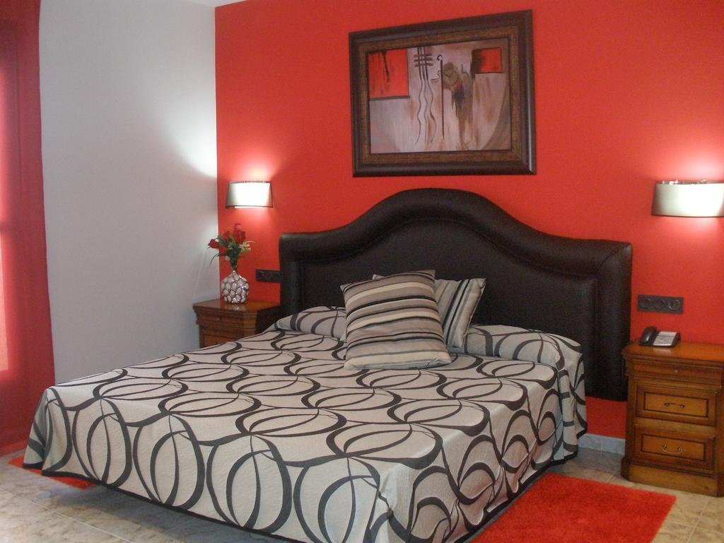 Hotel San Cristobal Coria Rum bild